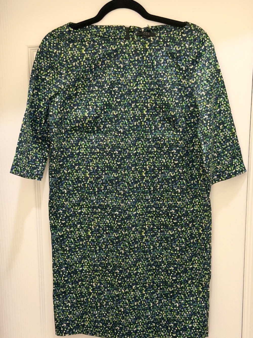COS shift dress in a multicolored geometric triangle print. Size US4/EUR34